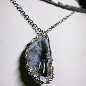 Agate Geode || Clear Quartz Point